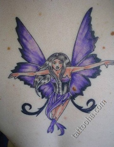Фея с фиолетовыми крыльями