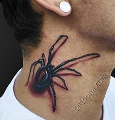 Реалистичный паук на шее
