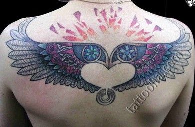 Крылья в форме птиц, образующих сердце
