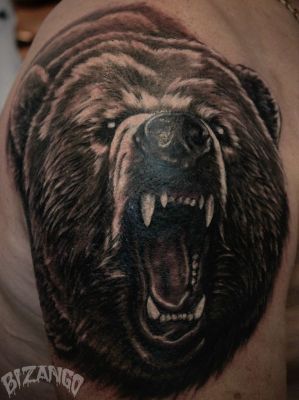 Рычащий медведь