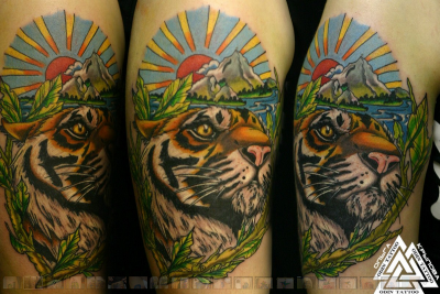 Амурский тигр с горами