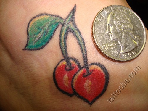 Две спелых ягоды вишни и рядом настоящая редкая монета