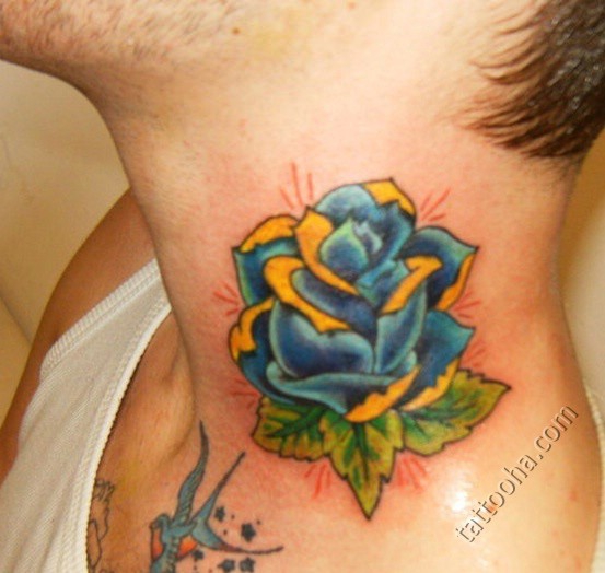 Синяя роза на шее и ласточка