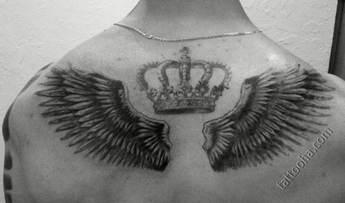 Крылья с короной