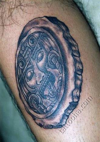 Древние знаки цивилизации ацтеков на руке