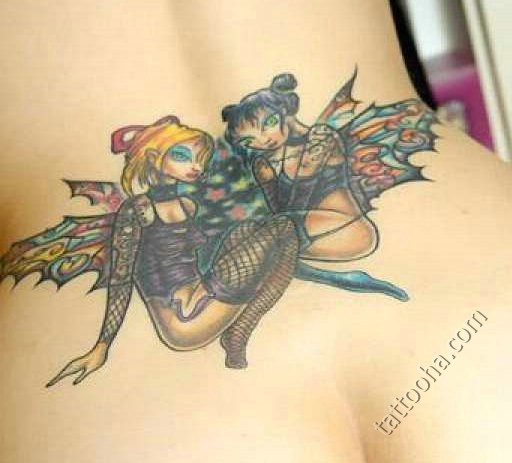 Две девшушки с крыльями бабочки