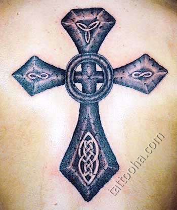 Кельтский крест на спине