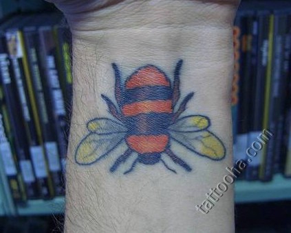 Пчела матка