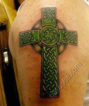 Зеленый кельткий крест с узорами