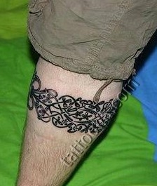 Узор - браслет на ноге из кельтских узлов