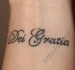 Надпись Dei gratia
