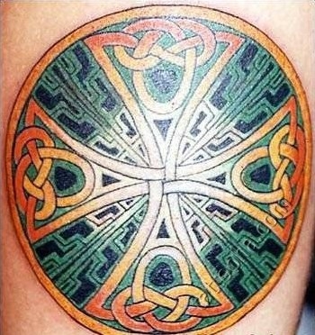 Кельтскийкрест на ноге