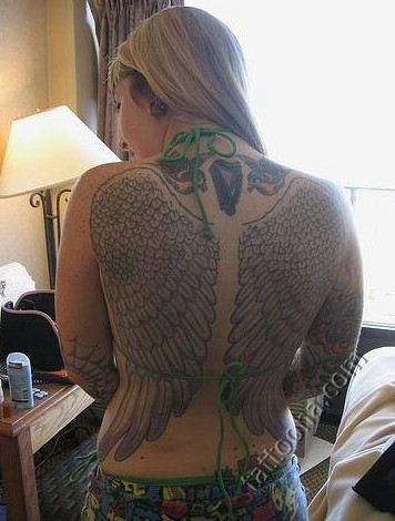 Ангельские крылья у девушки