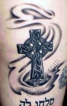 Крест с иероглифом