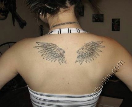 Маленькие крылья на спине