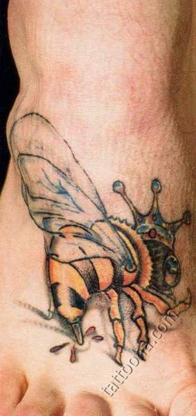 Жалящая пчела в ногу