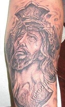 Голова Иисуса на деревянном кресте