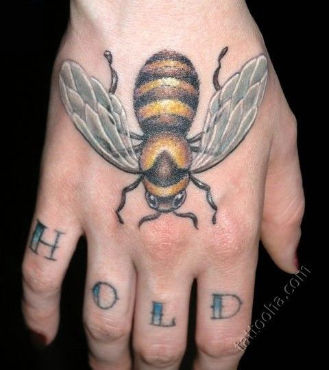 Пчела на кисти