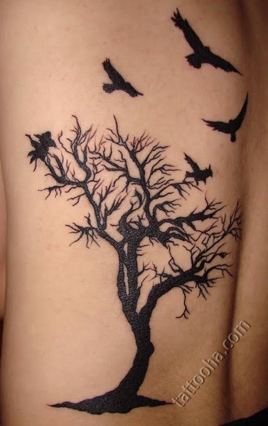 Черное дерево и вороны