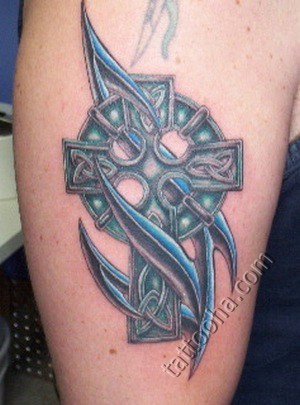 Кельтский крест с узором