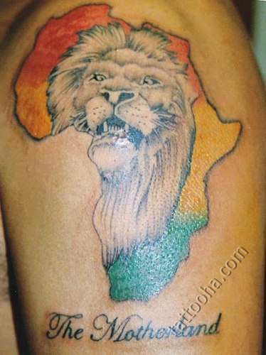 Африканский лев и надпись The Motheland