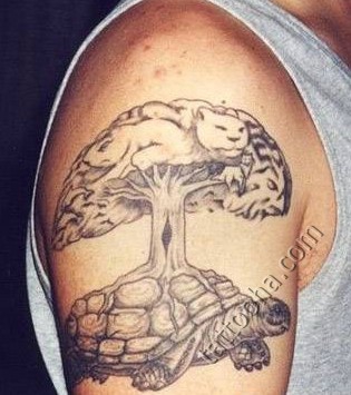 Черепаха с деревом на панцире