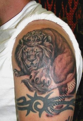 Лев с короной и узором