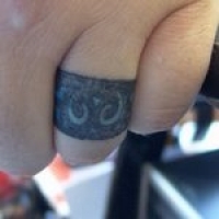 Значение и символизм татуировки тюремные татуировки на пальцах